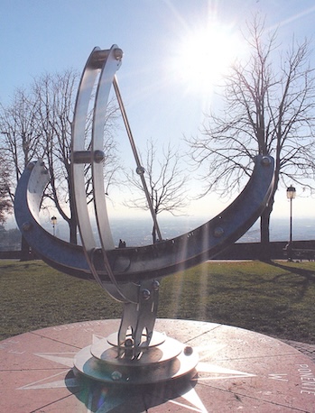 Equatorial Sundial